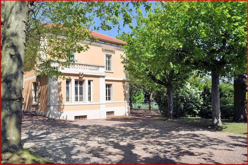 Villa Castel Maison-Table D'Hotes & Jardin-Refuge De Biodiversite Rillieux-la-Pape Exterior photo